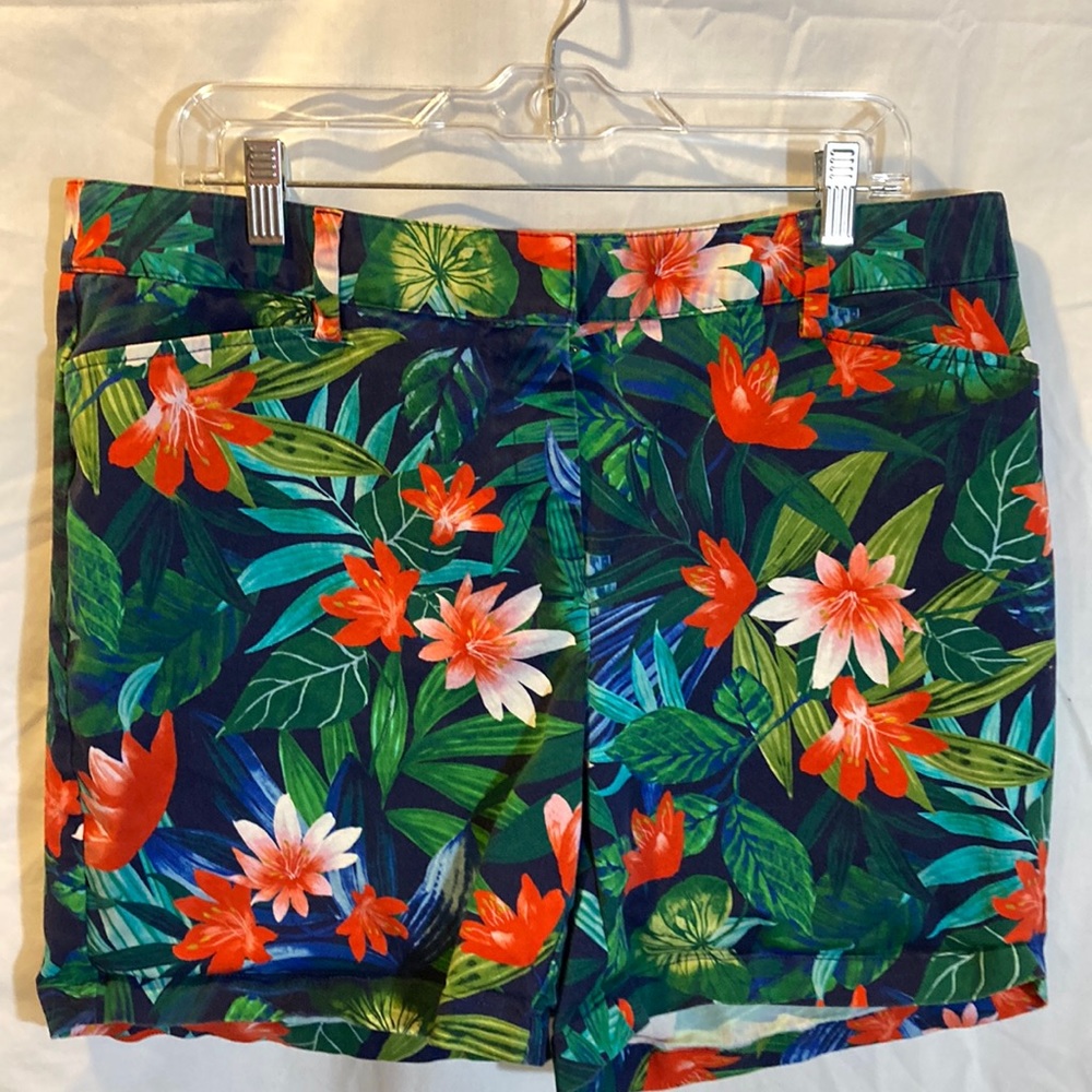 Mid rise shorts